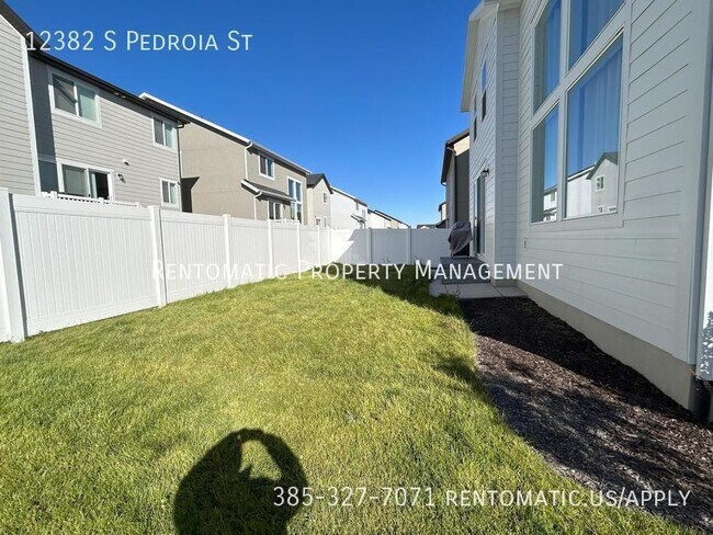 Building Photo - 12382 Pedroia St