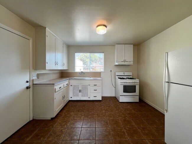 Building Photo - Charming 2 Bedroom, 1 Bathroom Home with Large Fenced Yard + Garage