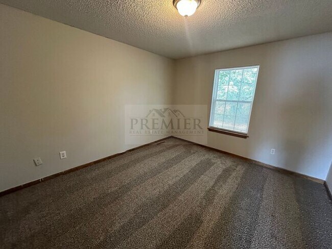 Building Photo - 1039 Dean Dr