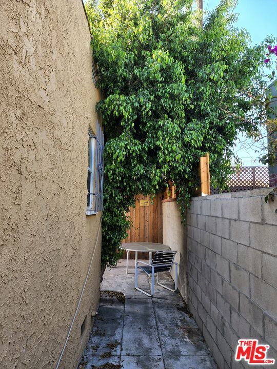 Building Photo - 5825 Venice Blvd.