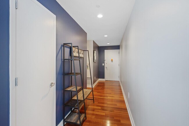 Building Photo - 389 Washington St