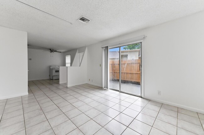 Building Photo - 12467 Westhampton Cir