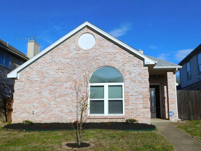 Building Photo - 844 Ember Ln