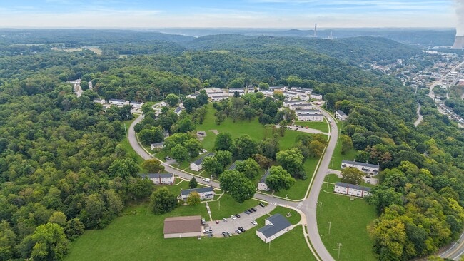 Building Photo - 2BR Townhouse in Midland, PA! With Central...