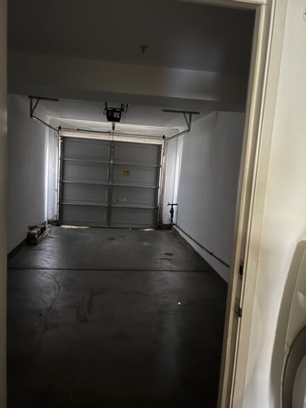 Garage - 25792 Iris Ave