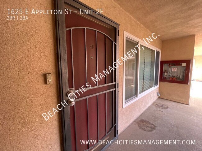 Building Photo - 1625 E Appleton St