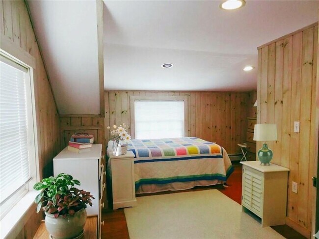 Building Photo - 140 Treasure Rd