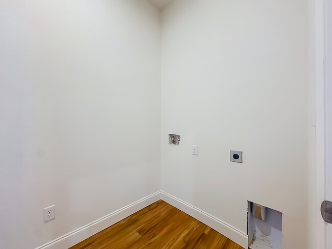 Building Photo - 2250 W 13th St