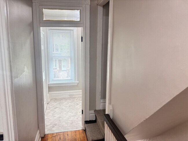 Building Photo - 4 Bedroom, 2 Full Baths Harrisburg House for Rent