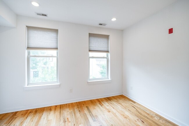Building Photo - 1642 N Marshall St