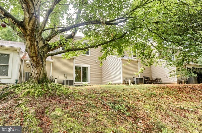 Building Photo - 802 Cambridge Ct