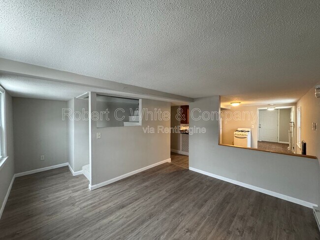 Building Photo - 219 Park St