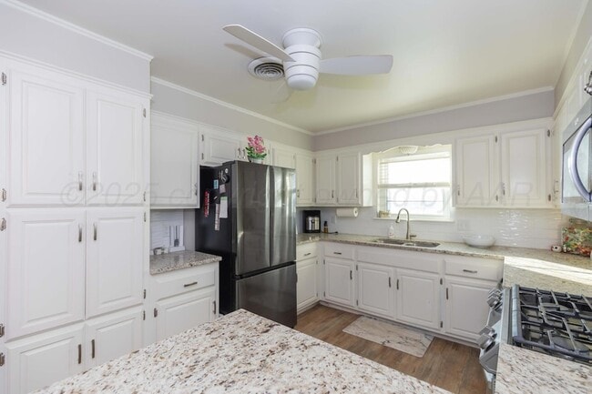 Building Photo - 4203 Woodfield St