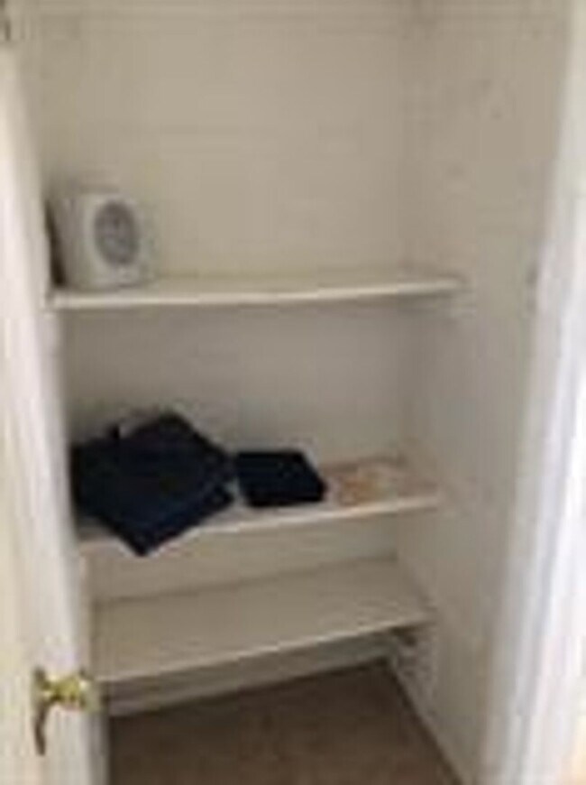 Building Photo - 7153 Elm Ave