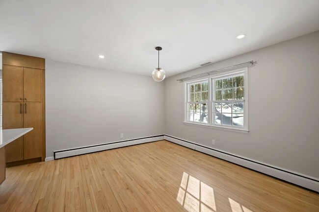 Building Photo - 75 Rivergate Dr