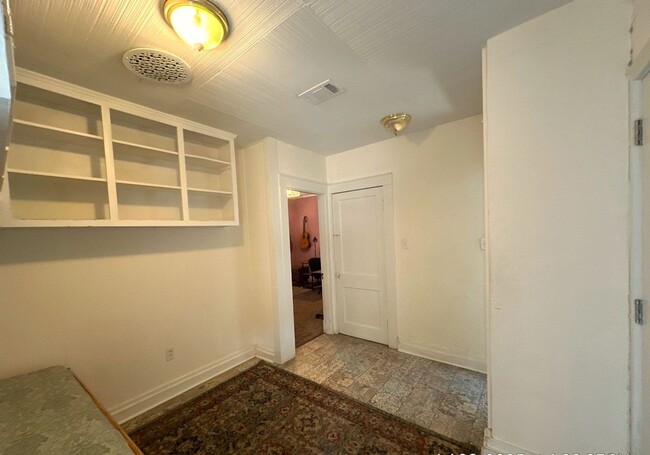 Building Photo - Beautiful 4 Bedroom Home Available