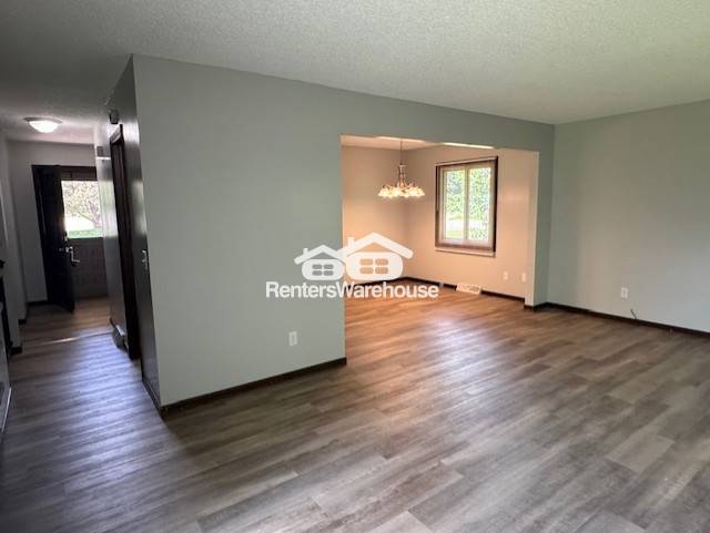 Building Photo - 2550 Teakwood Ln N