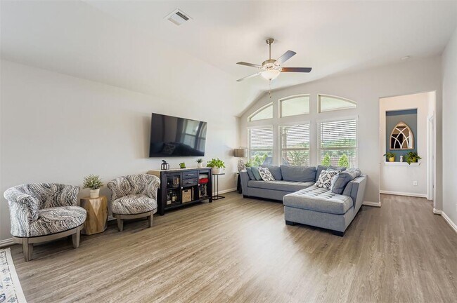 Building Photo - 202 Pulitzer Dr