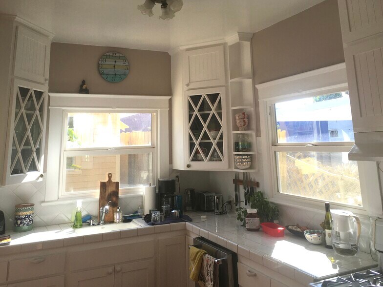 Building Photo - 32 23rd Ave