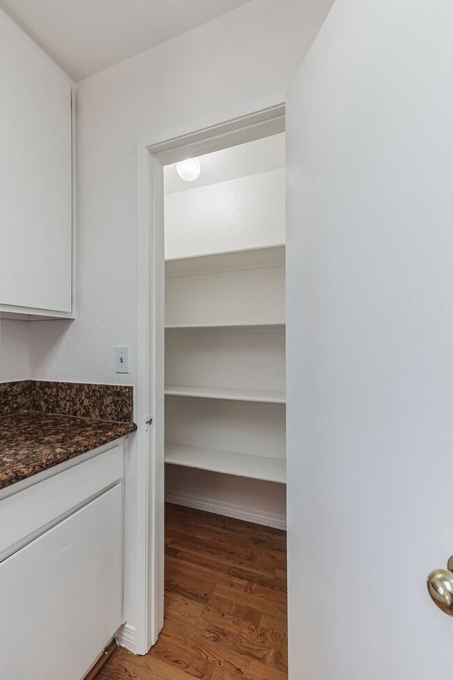 Building Photo - 74624 Driftwood Dr