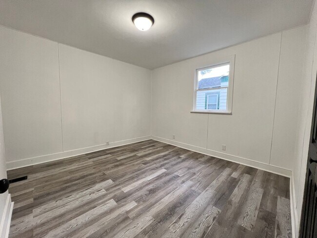 Building Photo - 3201 Fairfield Ave