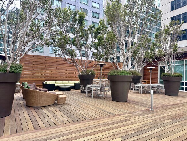 Building Photo - Modern 1 Bedroom Condo in SOMA!