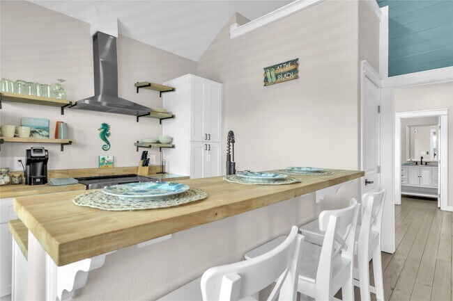 Building Photo - 1079 Cedar Ln