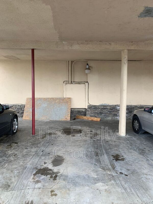 Building Photo - 570 S Richmond Ave