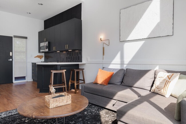 Building Photo - 700 N Graham St