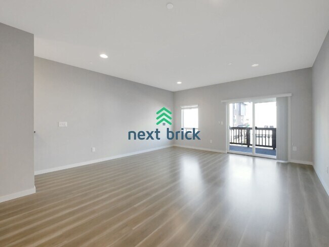 Building Photo - 3 Bed and 3 Bath Stunning Townhome is Available for Rent!