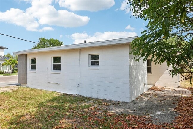 Building Photo - 730 W Swoope Ave