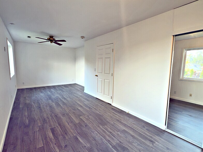 Building Photo - 6731 SE Fern Ave