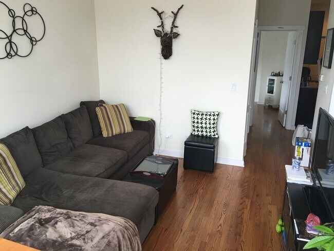 Building Photo - 1645 W Huron St