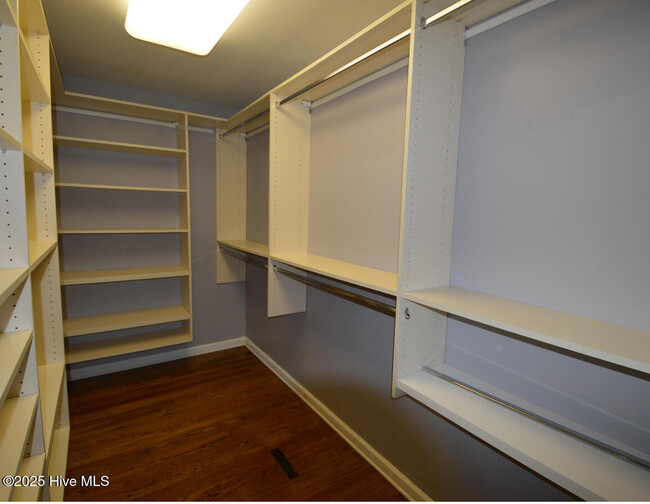 Building Photo - 358 Yadkin Run Ln