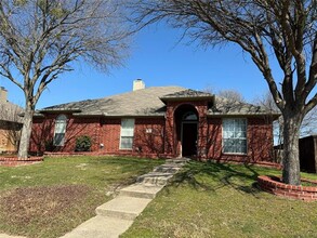 Building Photo - 1811 Lake Travis Dr