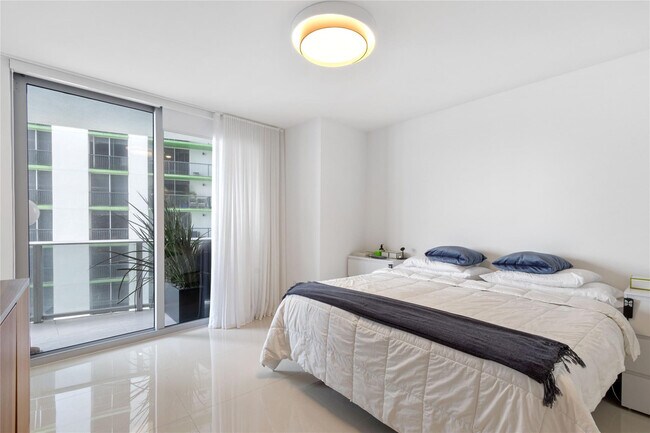 Building Photo - 488 NE 18th St