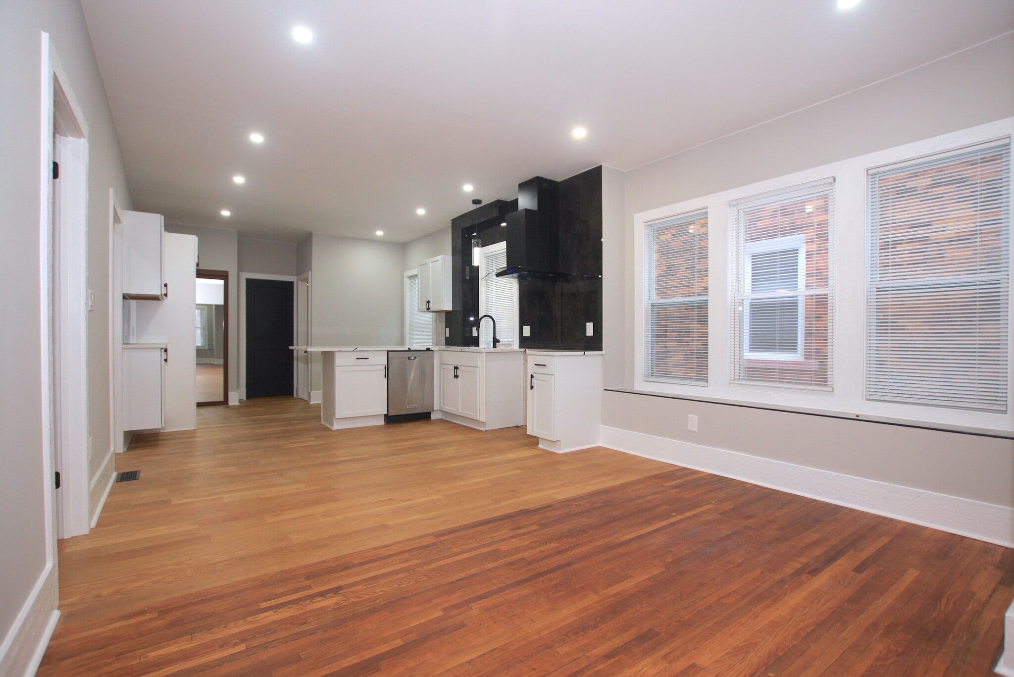 Building Photo - 5014 Seminole St