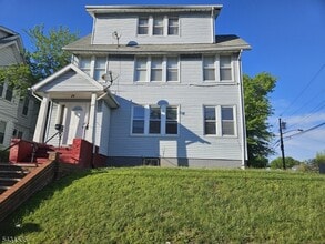 Building Photo - 843 Chancellor Ave