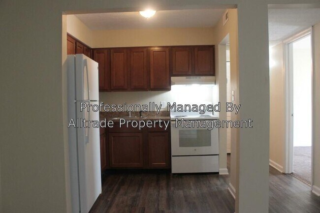 Building Photo - 2020 Peabody Ln