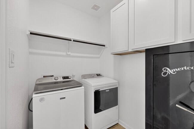 Building Photo - 114 Drovers Dr
