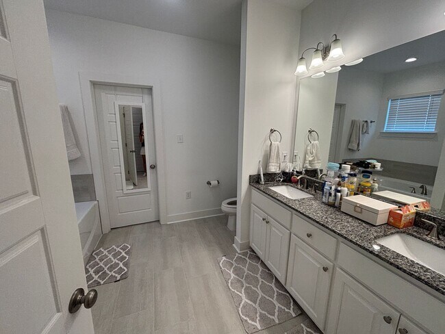 Building Photo - 1117 Briar Gate