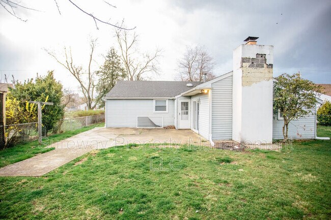 Building Photo - 19 Estate Rd