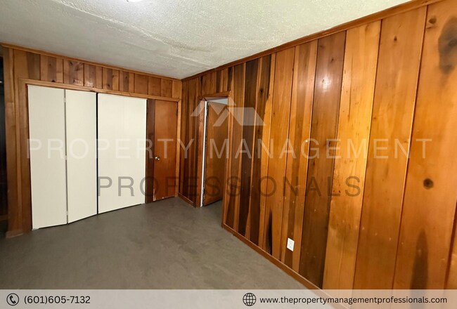 Building Photo - 348 Colonial Dr