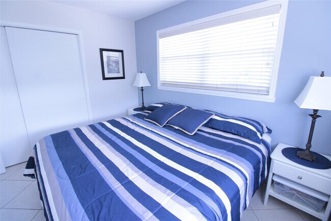 Building Photo - 470 Paradise Isle Blvd