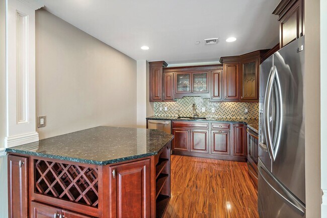 Building Photo - 207 Shearwater Ct W