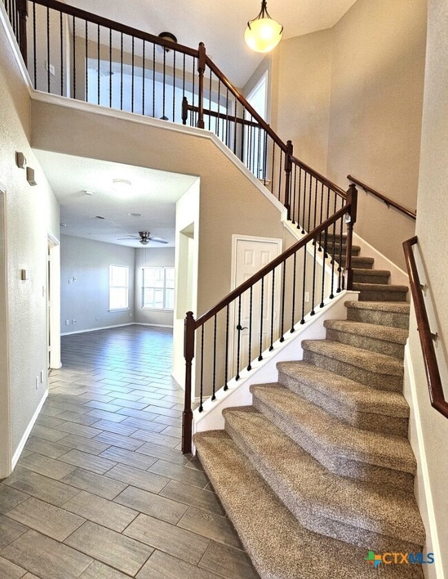 Building Photo - 316 Julian Point