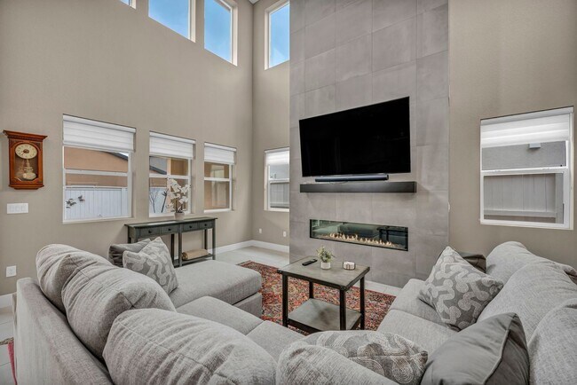 Building Photo - 619 Camargue Trl