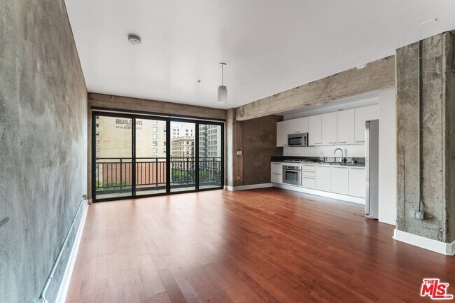 Building Photo - 416 S Spring St