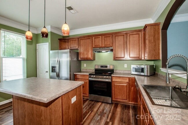 Building Photo - 9366 Greenheather Dr