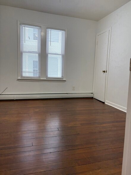 Bedroom - 82 Woodbine St